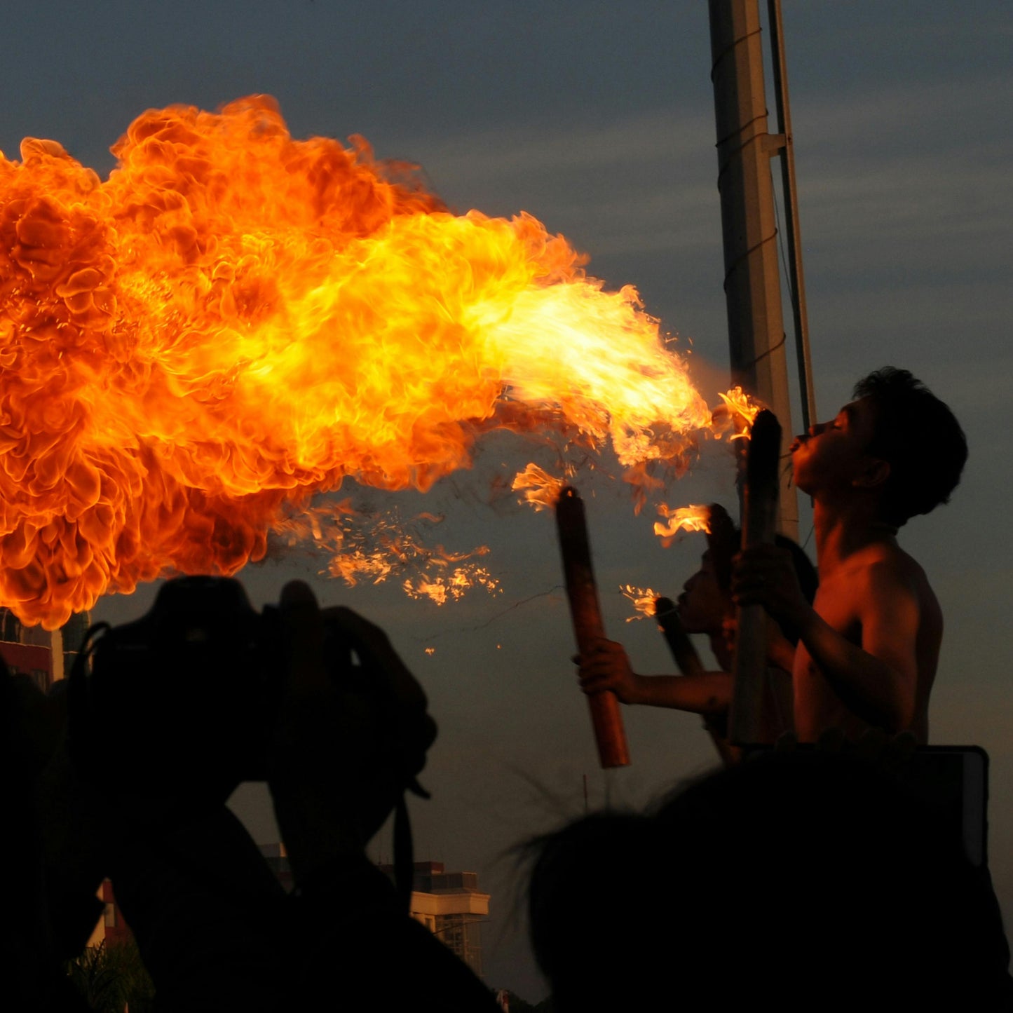Spectacle Cracheur de Feu - Palais Freedom